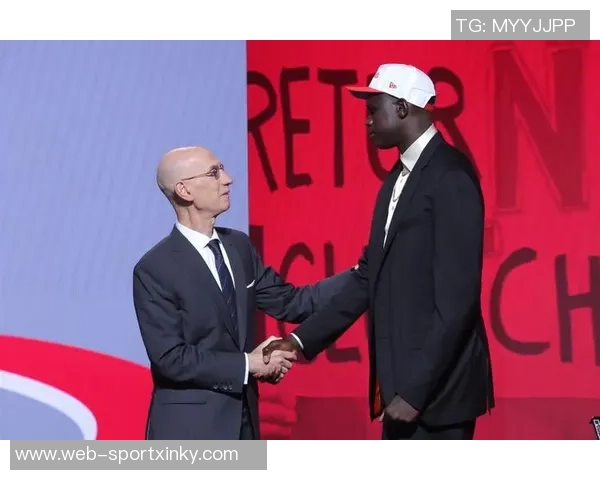 菜鸟榜眼哈珀表现亮眼贡献13分3板3助弗莱明与马卢阿奇合力助攻球队